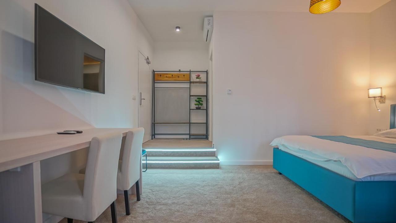Zoom Aparthotel *